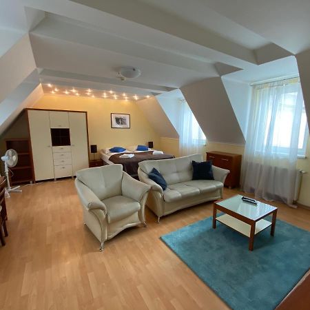 Penzion Le Monde Hotel บาร์เจโอ ภายนอก รูปภาพ