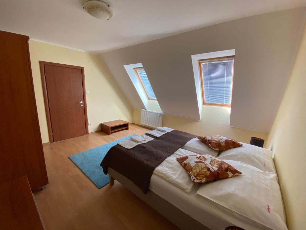 Penzion Le Monde Hotel บาร์เจโอ ภายนอก รูปภาพ