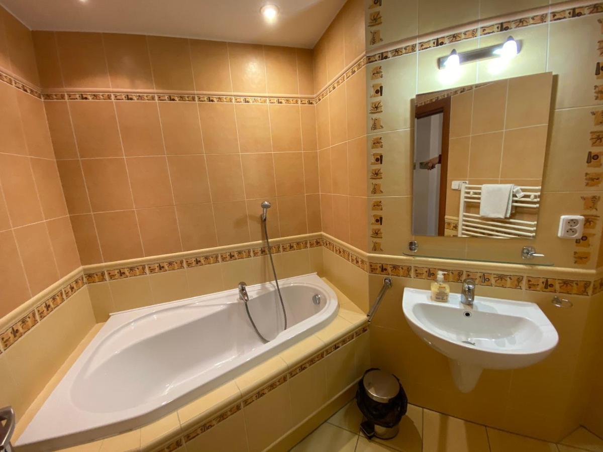 Penzion Le Monde Hotel บาร์เจโอ ภายนอก รูปภาพ