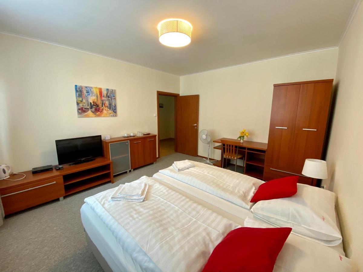 Penzion Le Monde Hotel บาร์เจโอ ภายนอก รูปภาพ