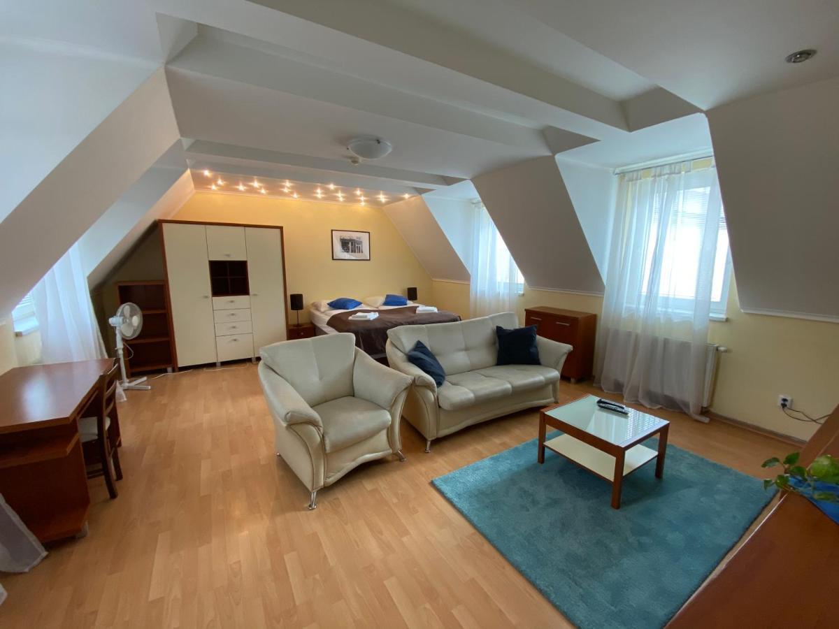 Penzion Le Monde Hotel บาร์เจโอ ภายนอก รูปภาพ