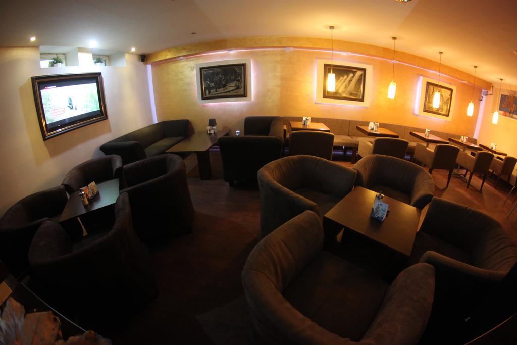 Penzion Le Monde Hotel บาร์เจโอ ภายนอก รูปภาพ