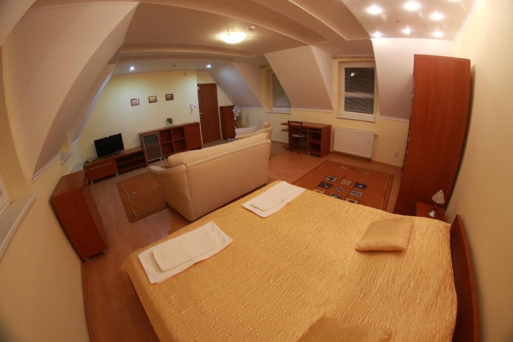 Penzion Le Monde Hotel บาร์เจโอ ภายนอก รูปภาพ
