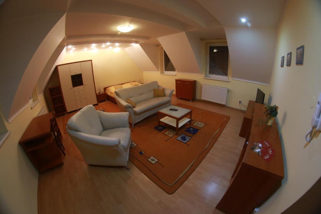 Penzion Le Monde Hotel บาร์เจโอ ภายนอก รูปภาพ
